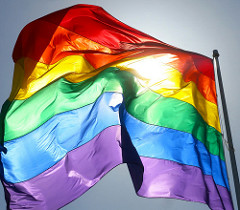 Bild: "rainbow flag, scott richard" von torbakhopper ist lizensiert unter CC BY-ND 2.0