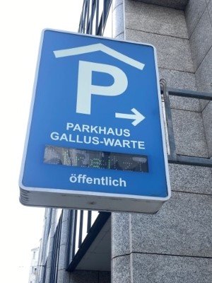 Foto: Manuel Denkwitz, einziger Wegweiser zum Parkhaus Galluswarte