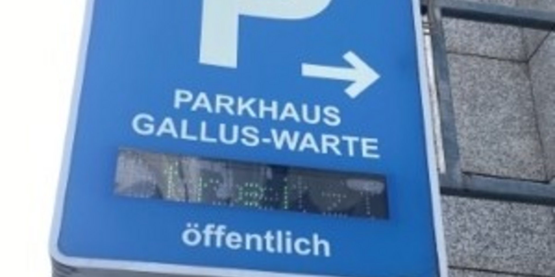 Foto: Manuel Denkwitz, einziger Wegweiser zum Parkhaus Galluswarte