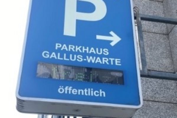 Foto: Manuel Denkwitz, einziger Wegweiser zum Parkhaus Galluswarte