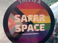 Foto: Aufkleber Safer Spaces Kampagne, Alexander Mitsch